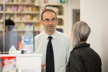 pharmacist talking to woman